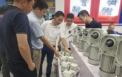 御茨智能供應(yīng)的邁傳中型直交軸減速機(jī)亮相第20屆上海工博會(huì)