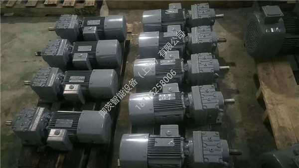 20套R(shí)系列斜齒輪硬齒面減速機(jī)發(fā)貨通知 湖北減速機(jī)采購