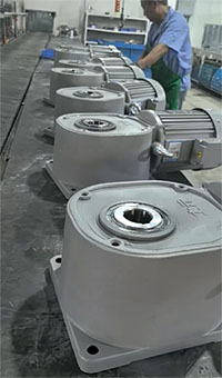 士元直角減速機(jī)，直角中空減速機(jī)，小型直交軸齒輪減速機(jī)，生產(chǎn)廠家，減速馬達(dá)，直交軸準(zhǔn)雙曲面減速馬達(dá).jpg